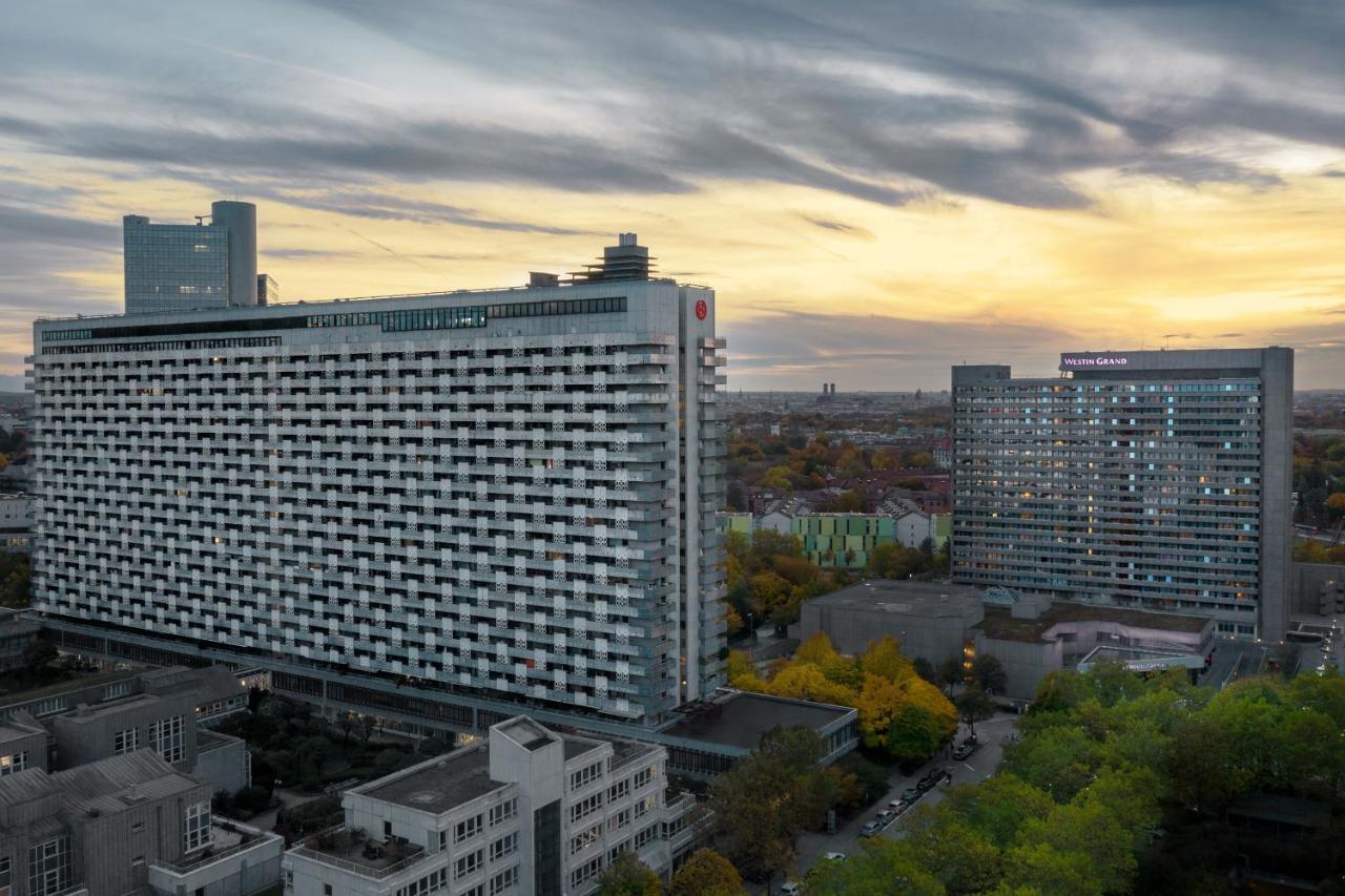 The Westin Grand Munich Hotel Exterior photo The campus of the university