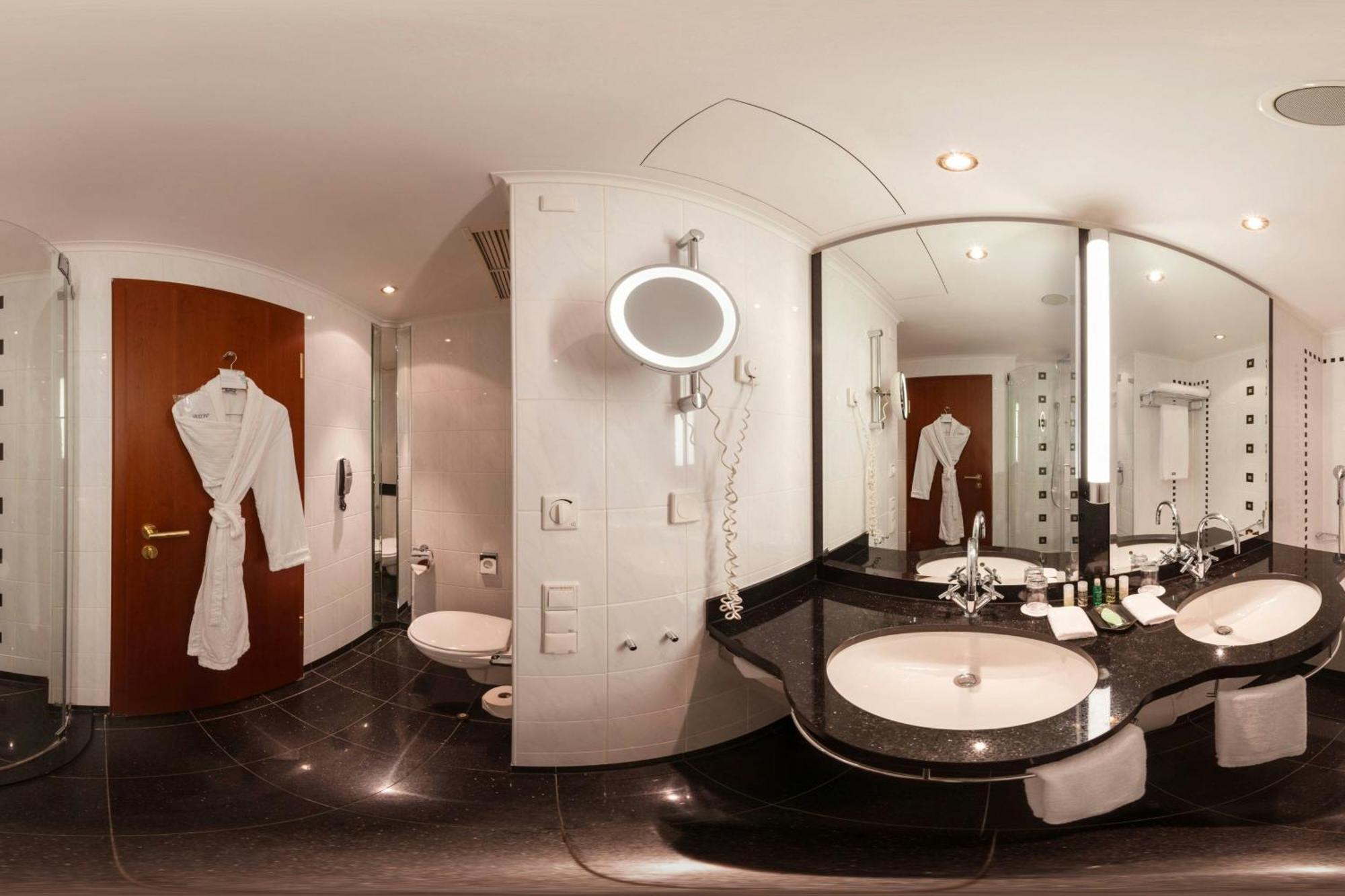 The Westin Grand Munich Hotel Exterior photo Bathroom